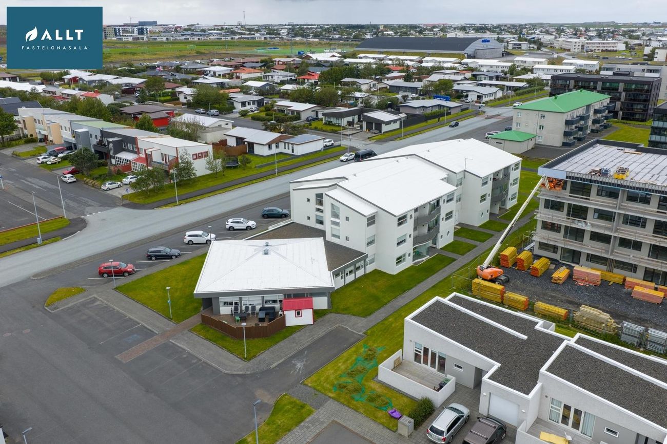 Vallarbraut 6, 260 Reykjanesbær