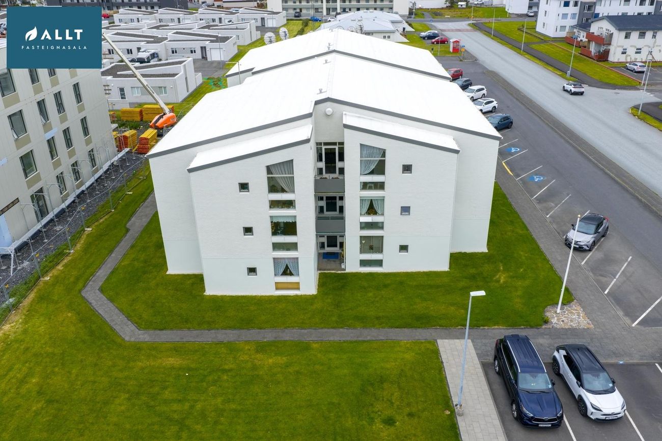 Vallarbraut 6, 260 Reykjanesbær