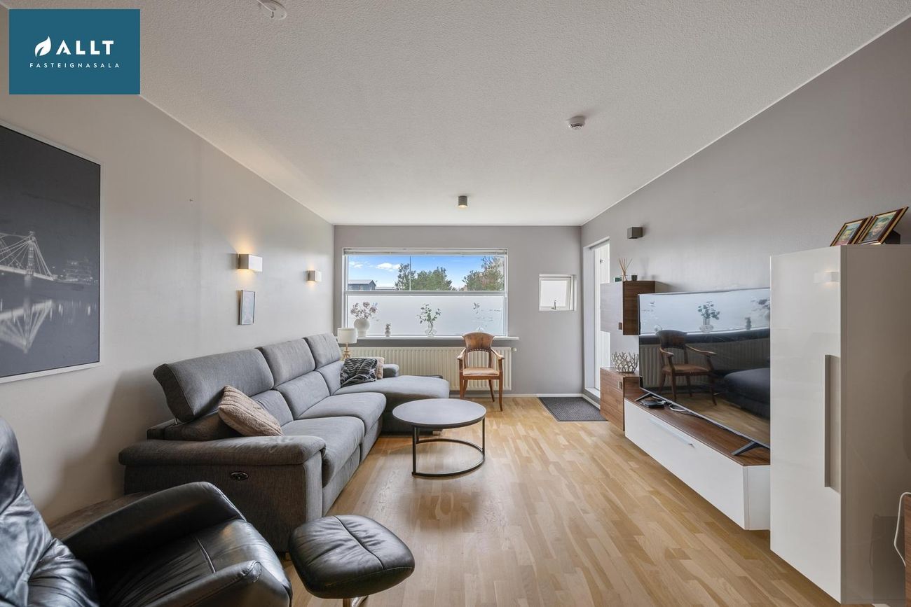 Vallarbraut 6, 260 Reykjanesbær
