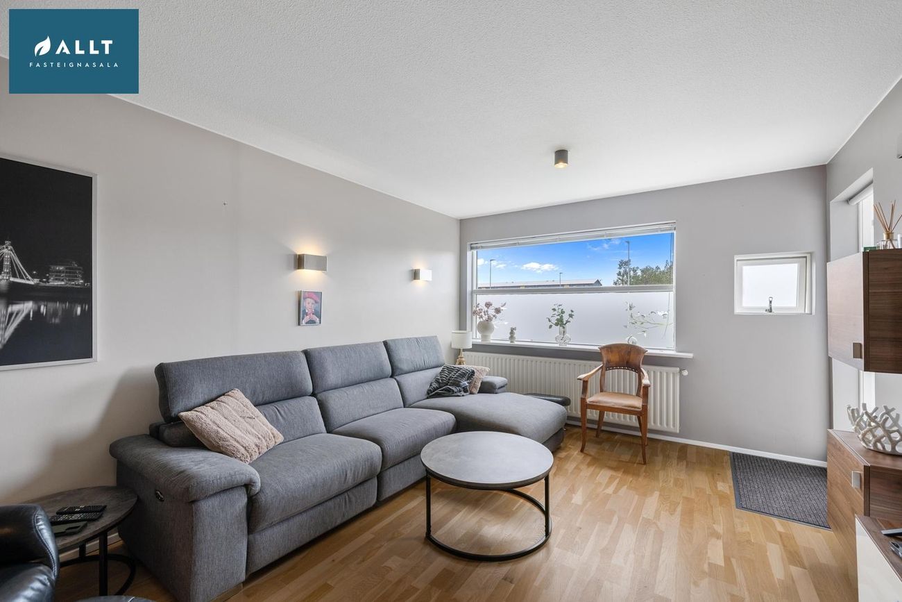 Vallarbraut 6, 260 Reykjanesbær