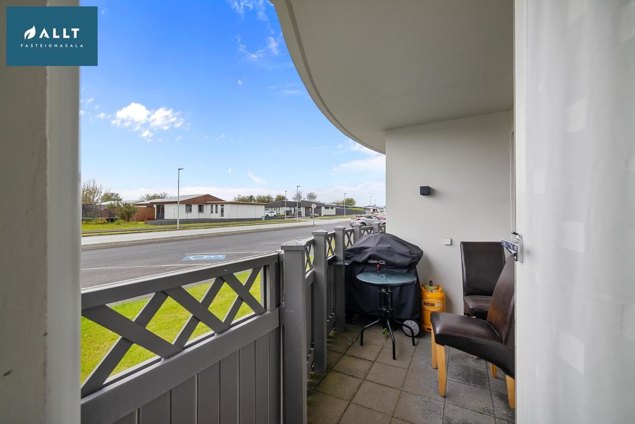 Vallarbraut 6, 260 Reykjanesbær