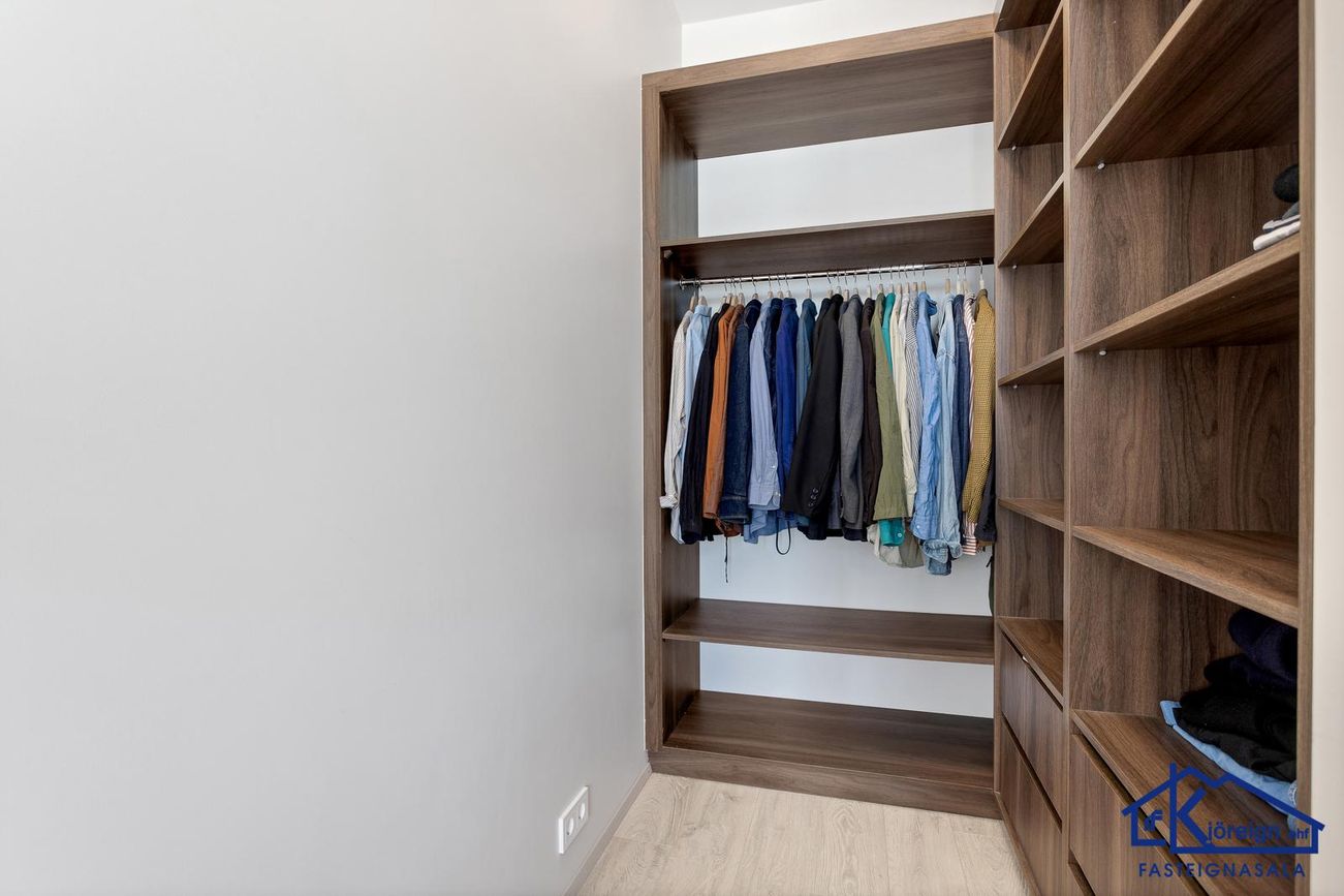 Grensásvegur 1E, 108 Reykjavík