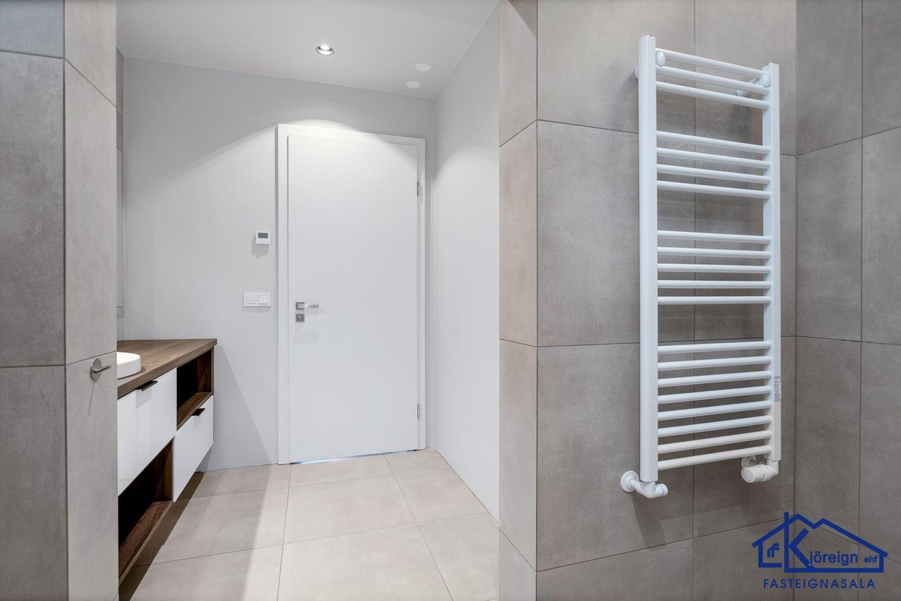 Grensásvegur 1E, 108 Reykjavík