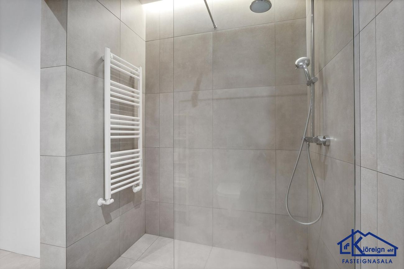 Grensásvegur 1E, 108 Reykjavík