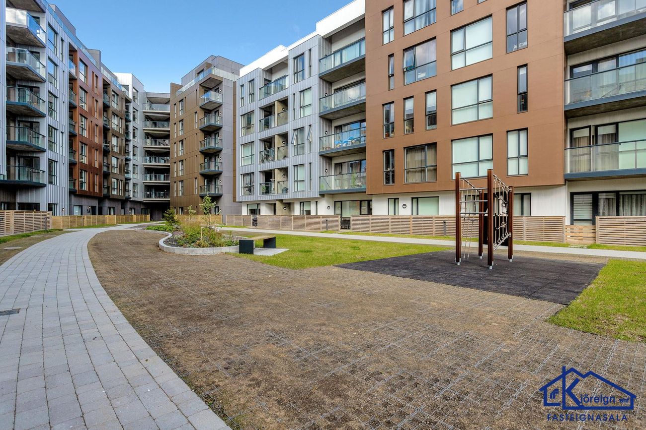 Grensásvegur 1E, 108 Reykjavík