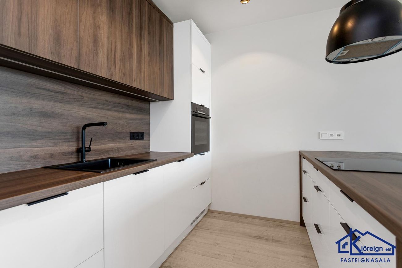 Grensásvegur 1E, 108 Reykjavík