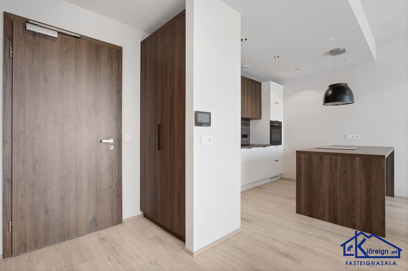 Grensásvegur 1E, 108 Reykjavík