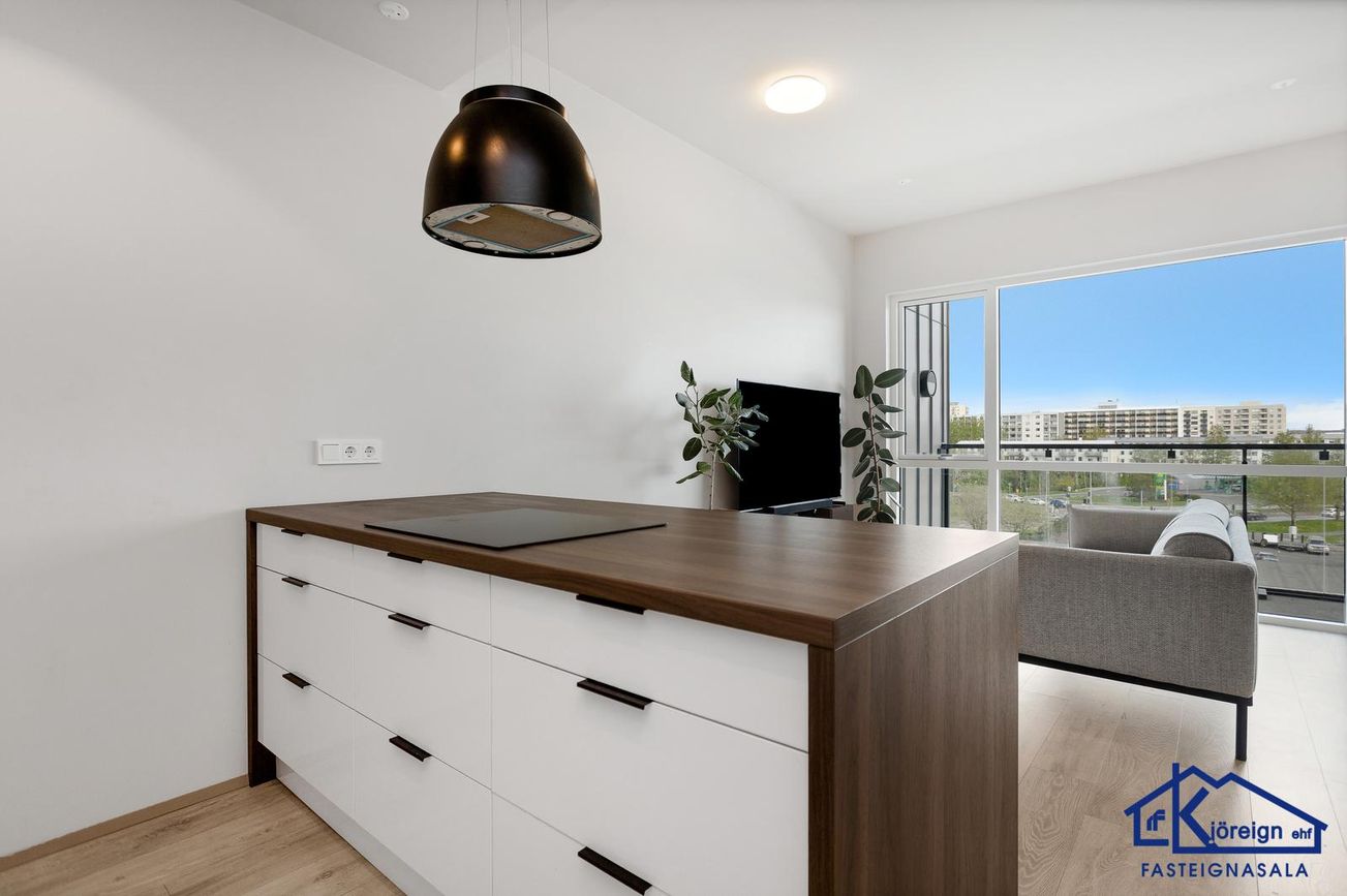 Grensásvegur 1E, 108 Reykjavík