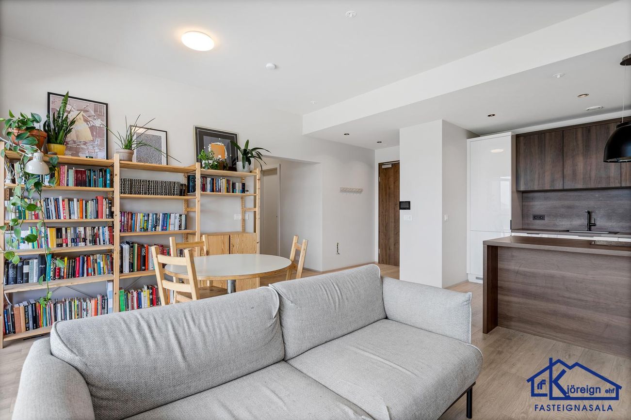 Grensásvegur 1E, 108 Reykjavík