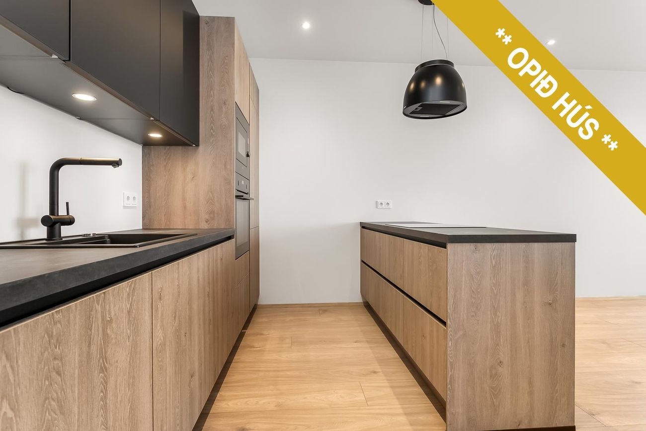 Fálkahlíð 5, 102 Reykjavík