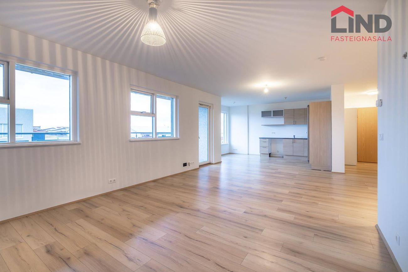 Tjarnabraut 14, 260 Reykjanesbær