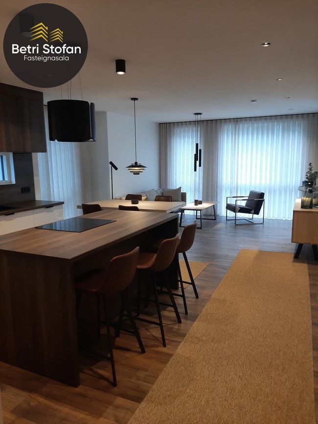 Grensásvegur 1B, 108 Reykjavík