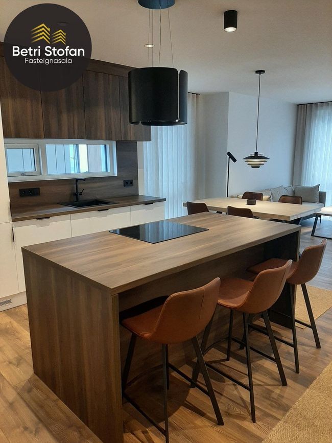 Grensásvegur 1B, 108 Reykjavík