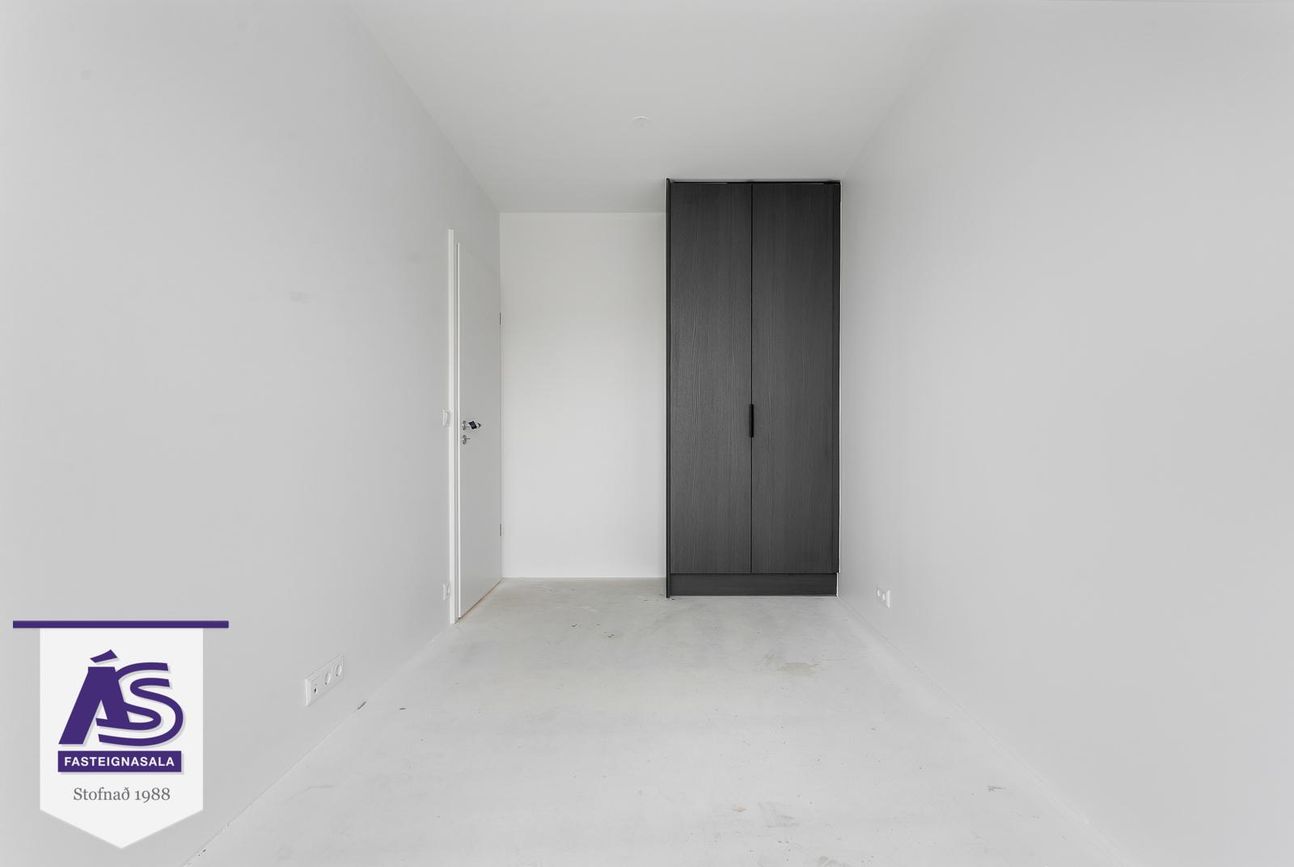 Hringhamar 25, 221 Hafnarfjörður