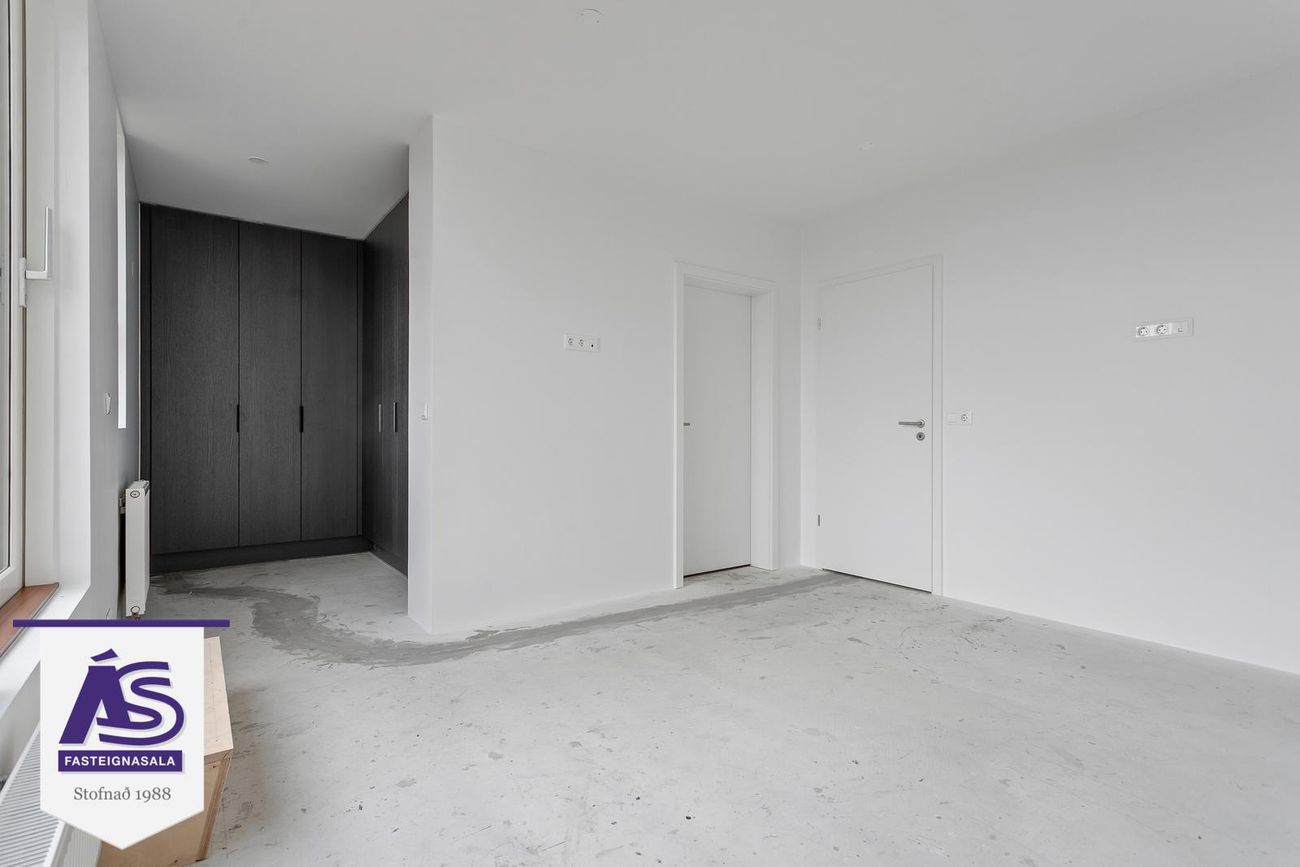 Hringhamar 25, 221 Hafnarfjörður