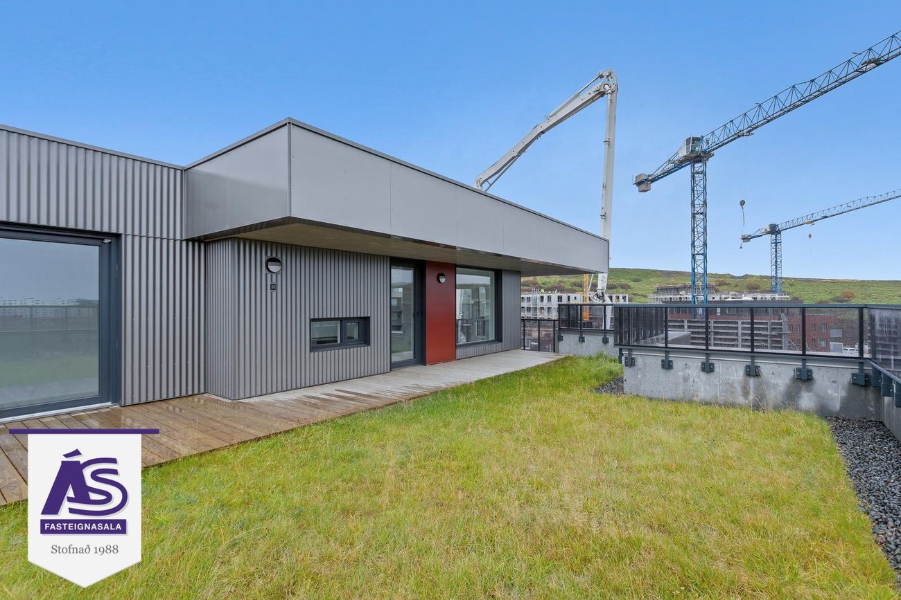 Hringhamar 25, 221 Hafnarfjörður