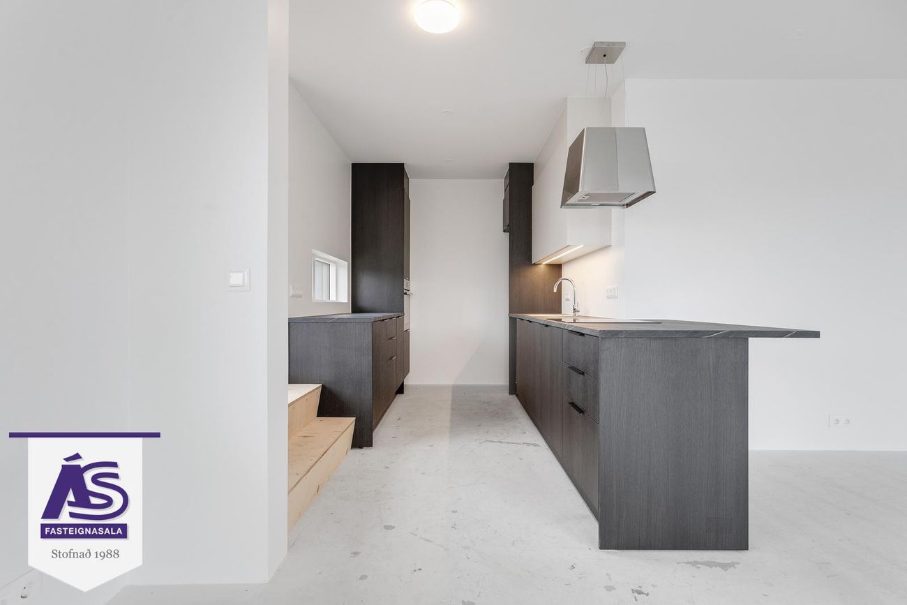 Hringhamar 25, 221 Hafnarfjörður