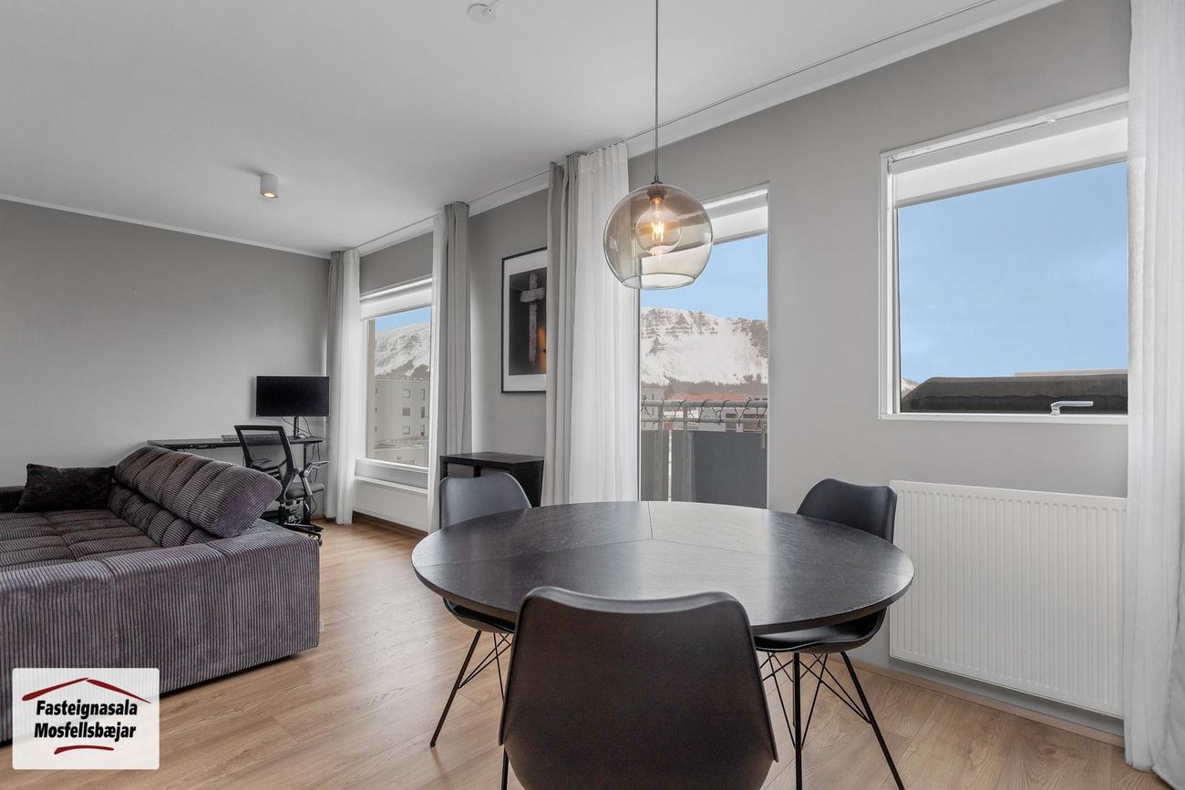 Klapparhlíð 13, 270 Mosfellsbær