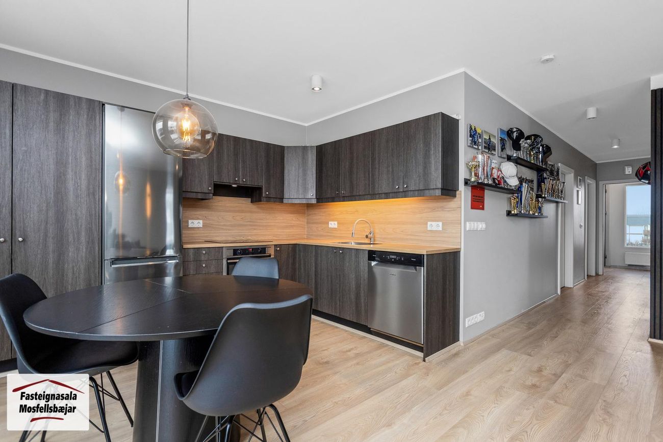 Klapparhlíð 13, 270 Mosfellsbær