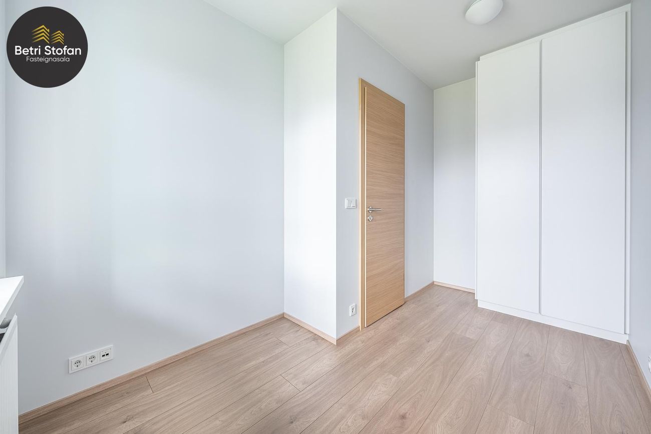 Fálkahlíð 3, 102 Reykjavík
