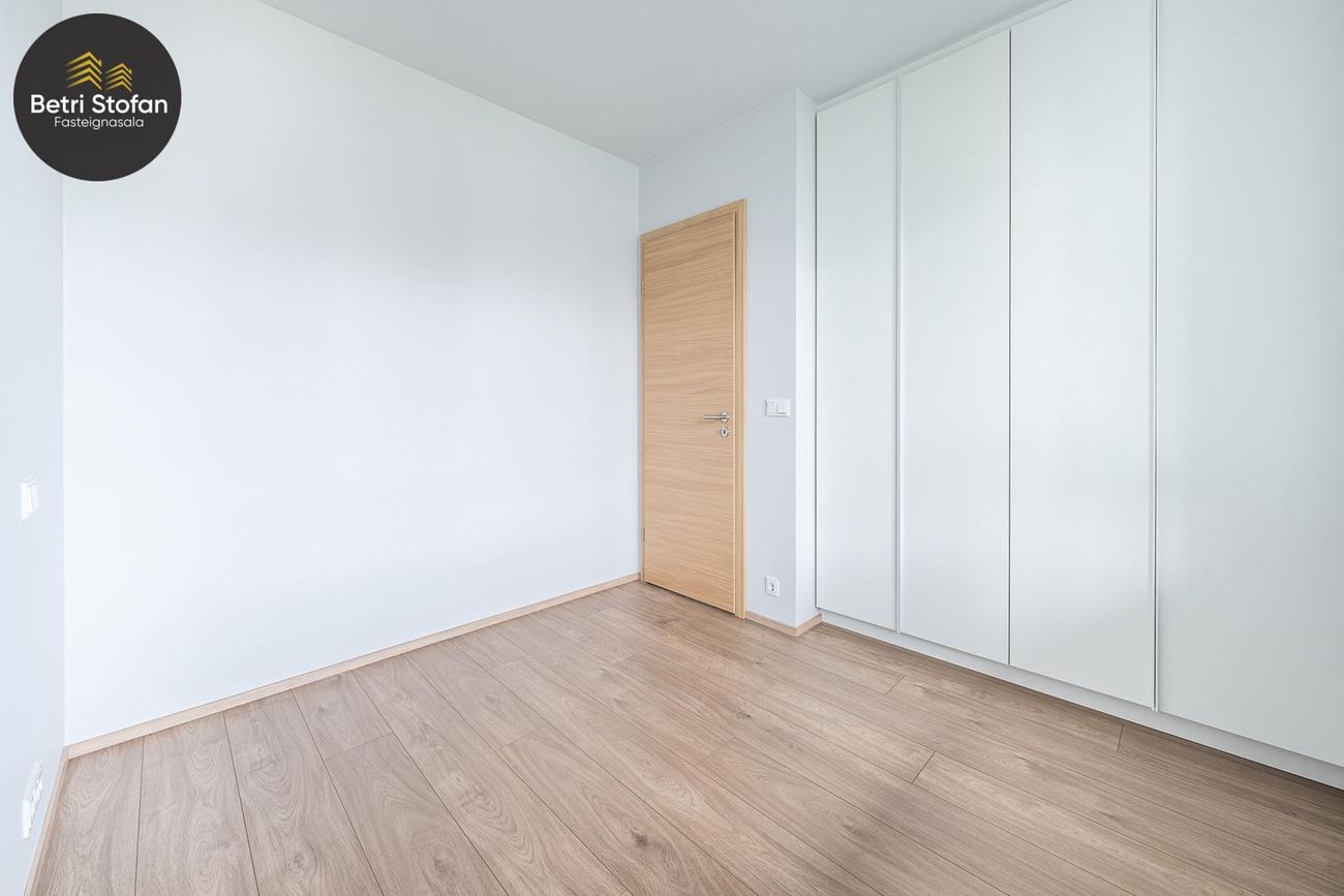 Fálkahlíð 3, 102 Reykjavík