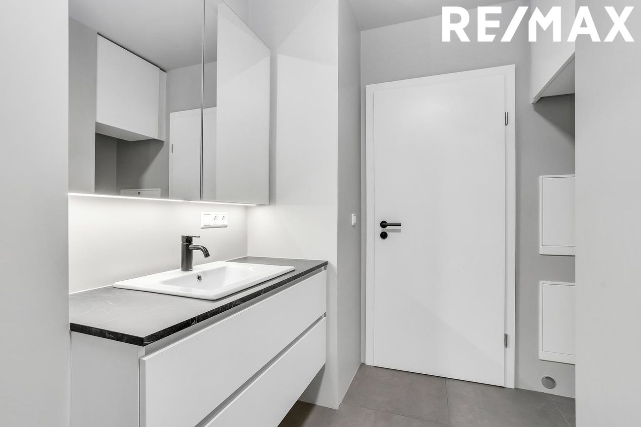 Smyrilshlíð 1, 102 Reykjavík
