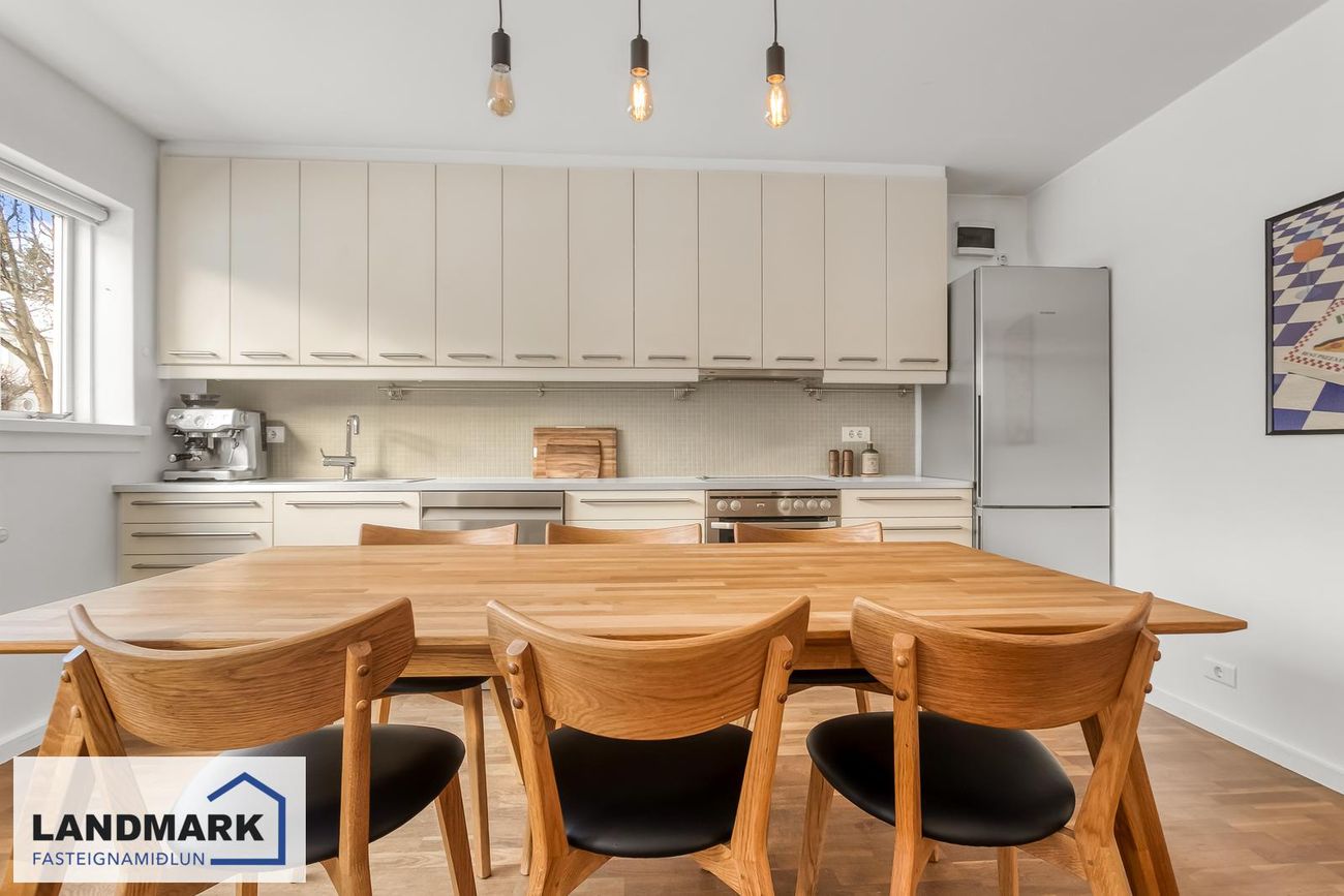 Mávahlíð 11, 105 Reykjavík