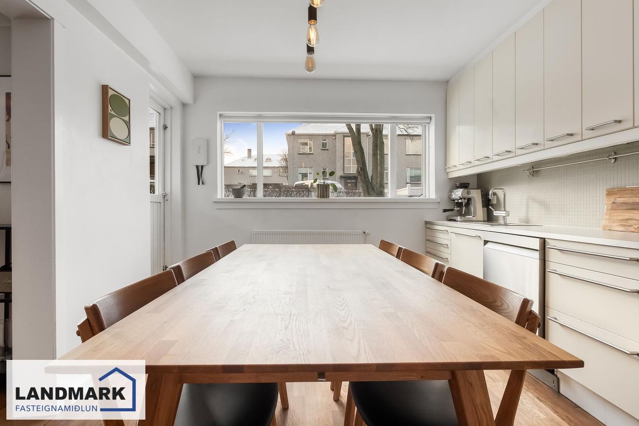 Mávahlíð 11, 105 Reykjavík