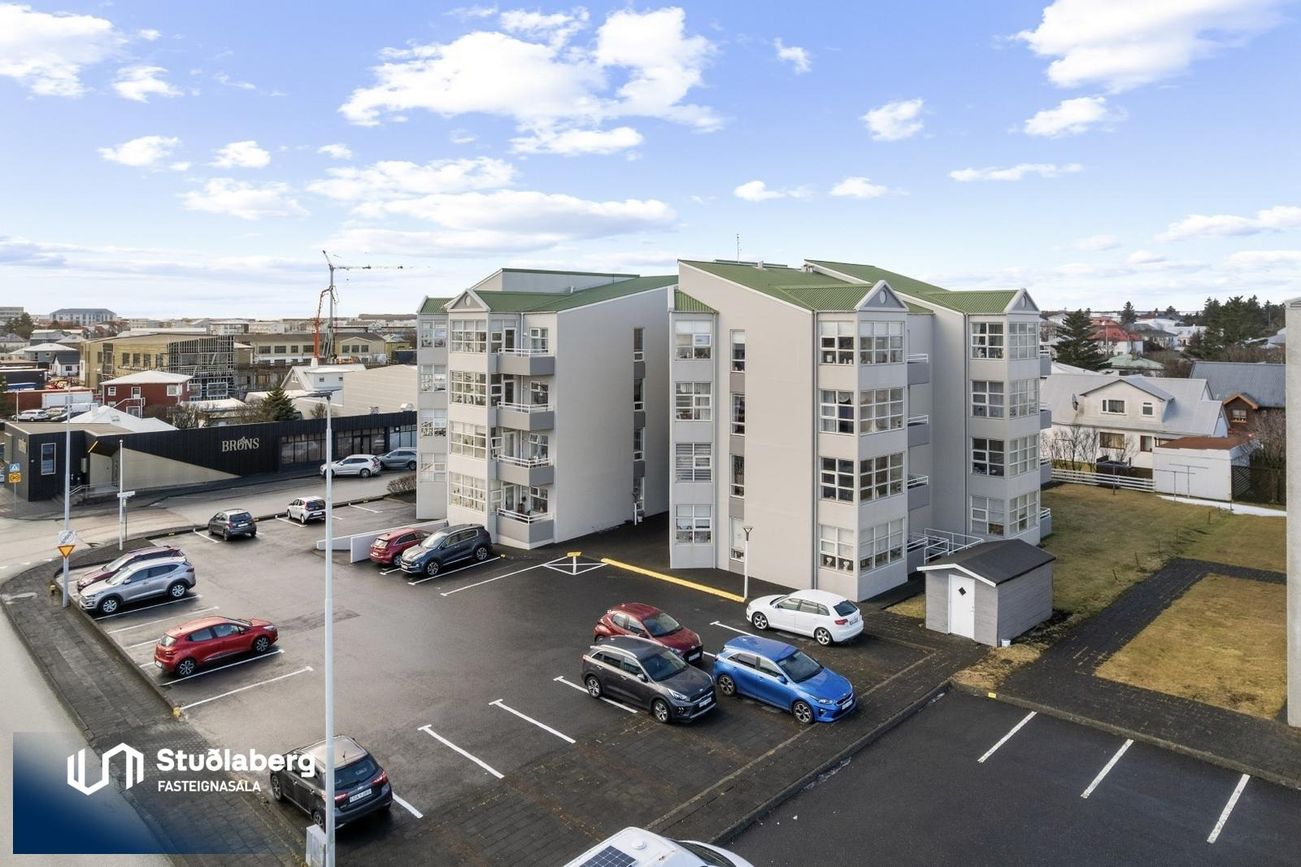 Kirkjuvegur 1, 230 Reykjanesbær