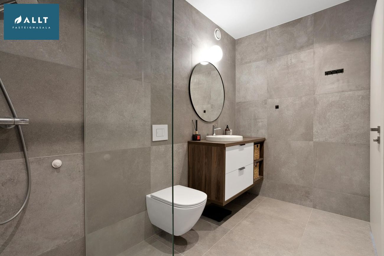 Grensásvegur 1B, 108 Reykjavík