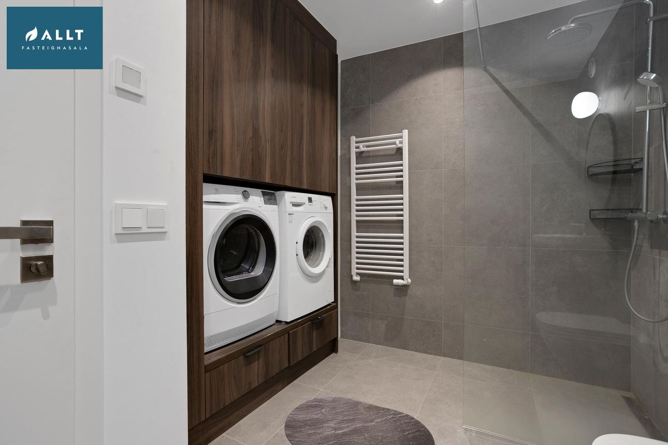 Grensásvegur 1B, 108 Reykjavík
