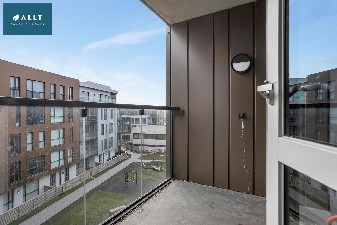 Grensásvegur 1B, 108 Reykjavík