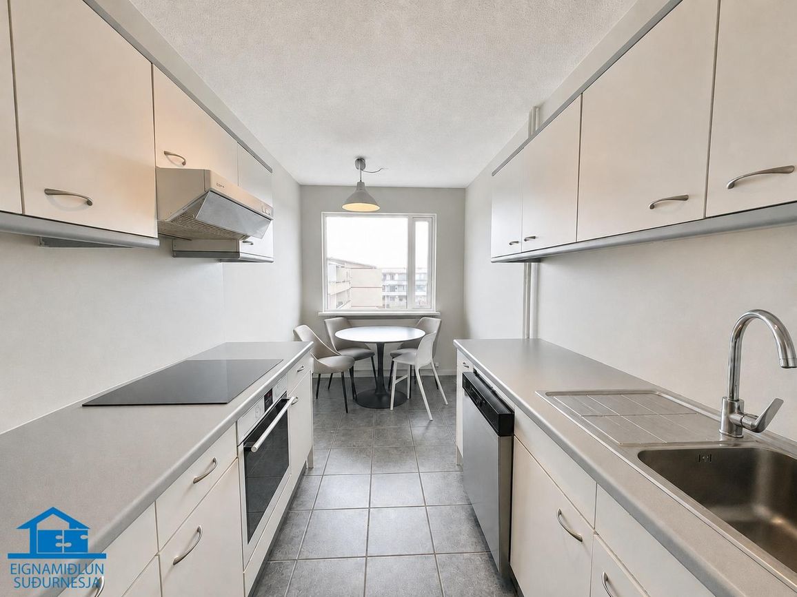 Heiðarból 4, 230 Reykjanesbær