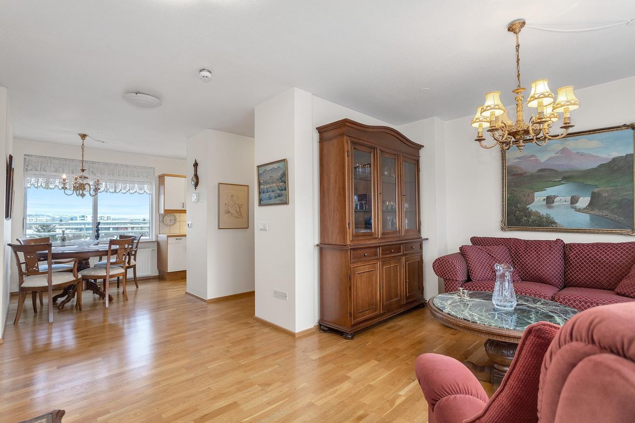 Hvassaleiti 58, 103 Reykjavík