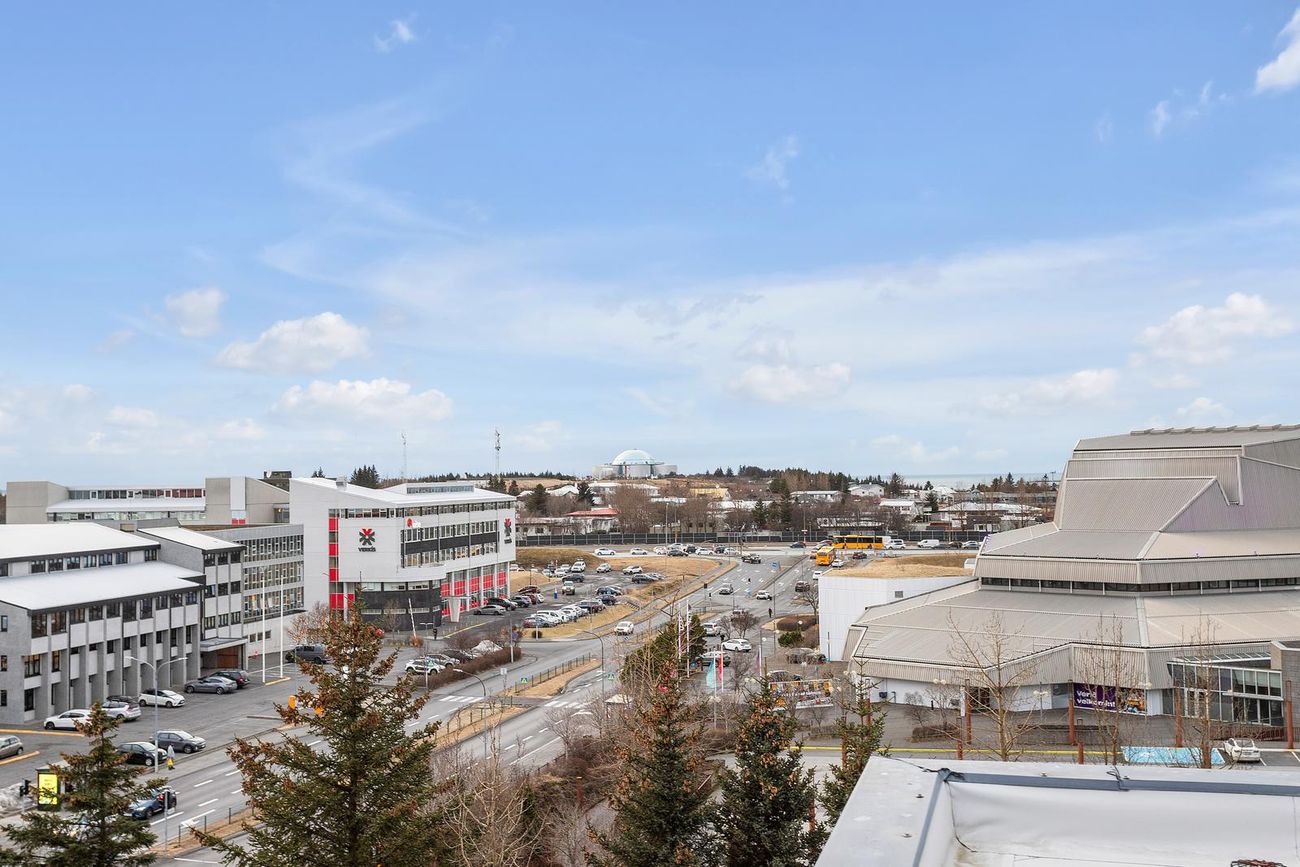 Hvassaleiti 58, 103 Reykjavík