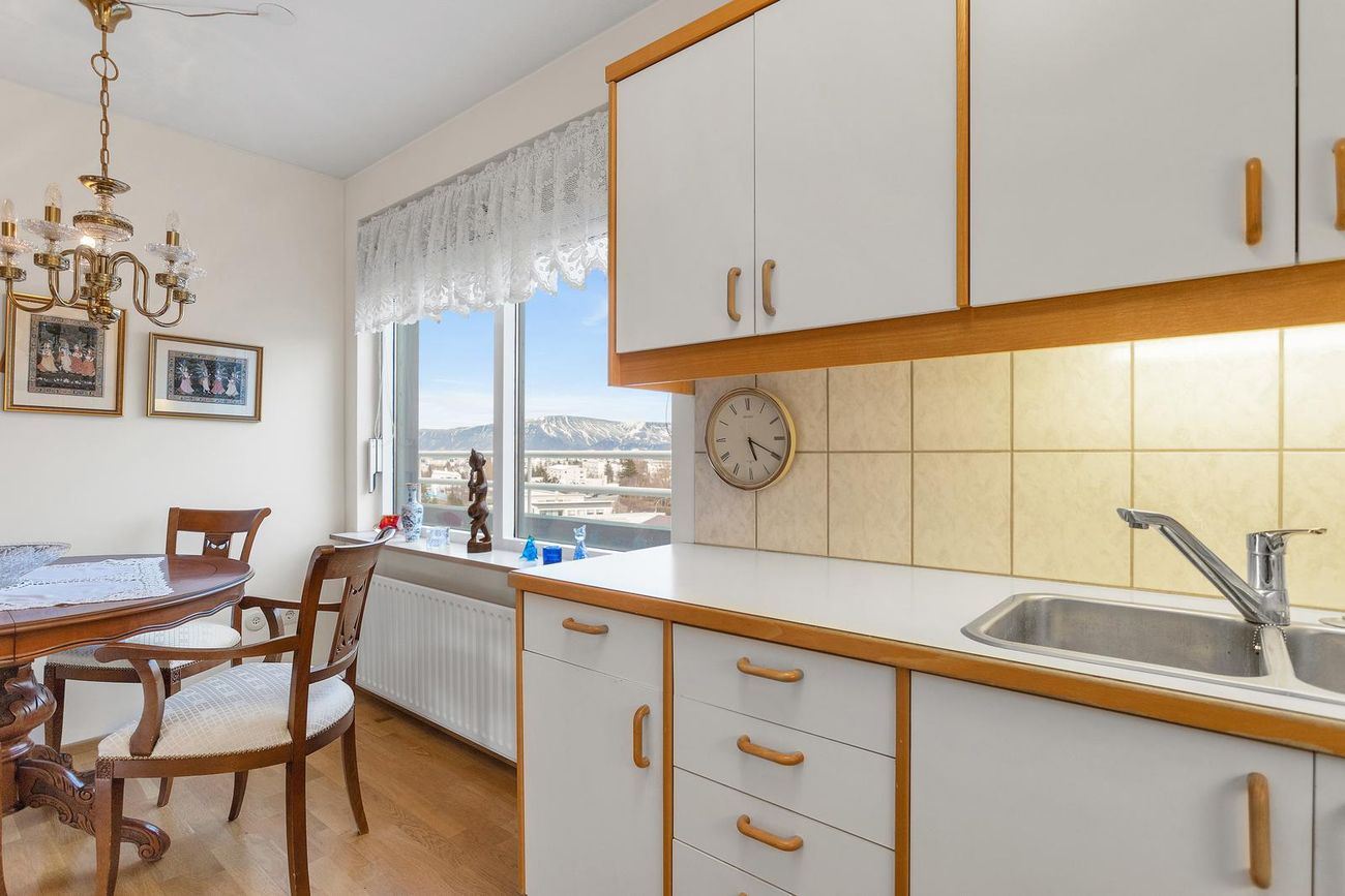 Hvassaleiti 58, 103 Reykjavík