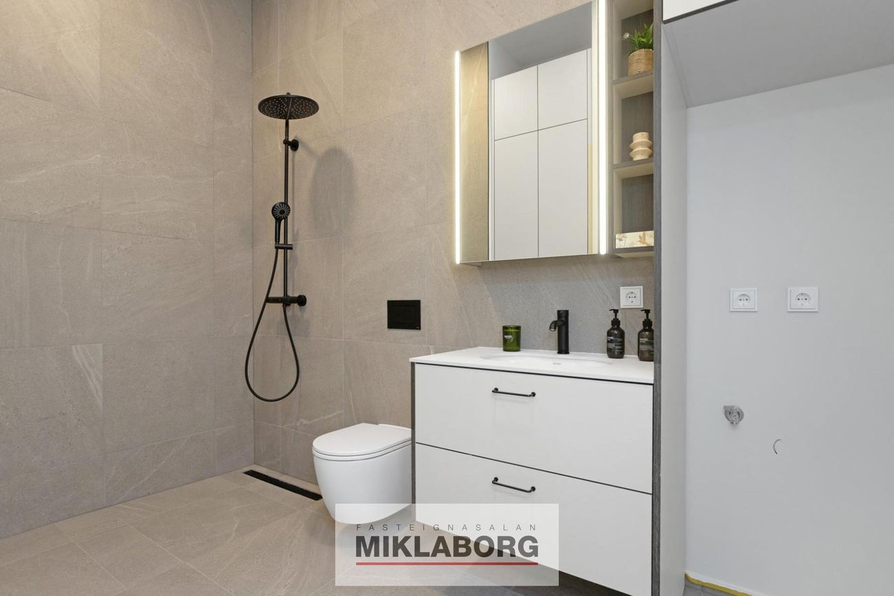 Hafnarbraut 10B, 200 Kópavogur
