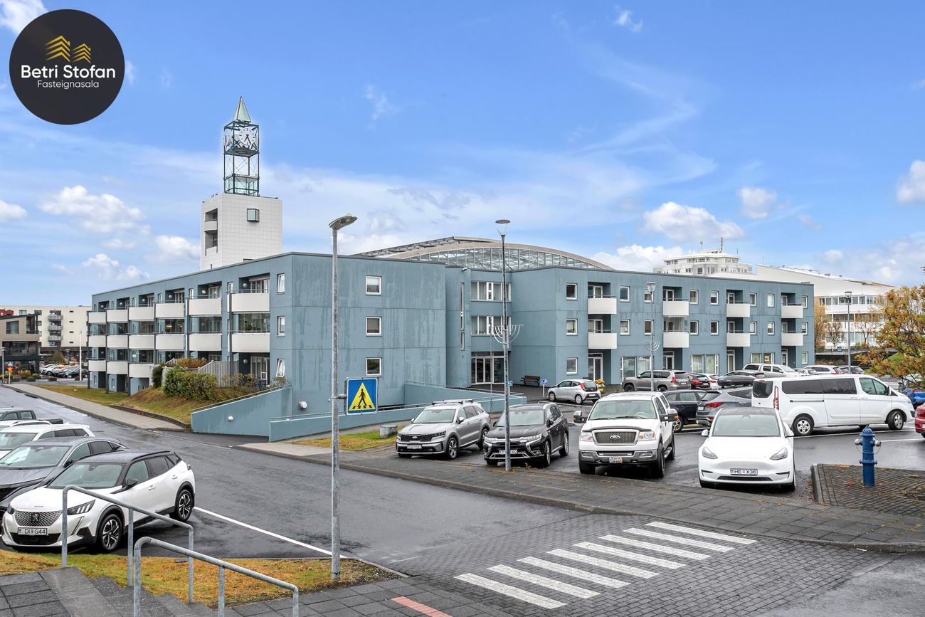 Garðatorg 7, 210 Garðabær