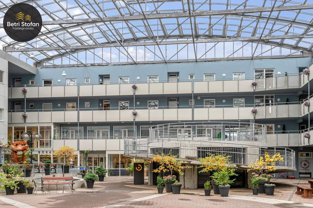 Garðatorg 7, 210 Garðabær