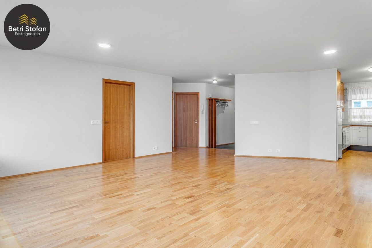 Garðatorg 7, 210 Garðabær