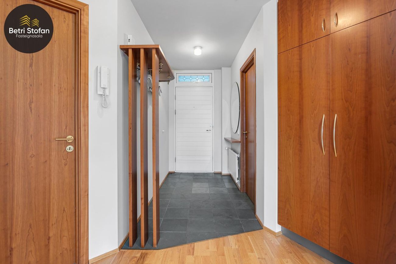 Garðatorg 7, 210 Garðabær