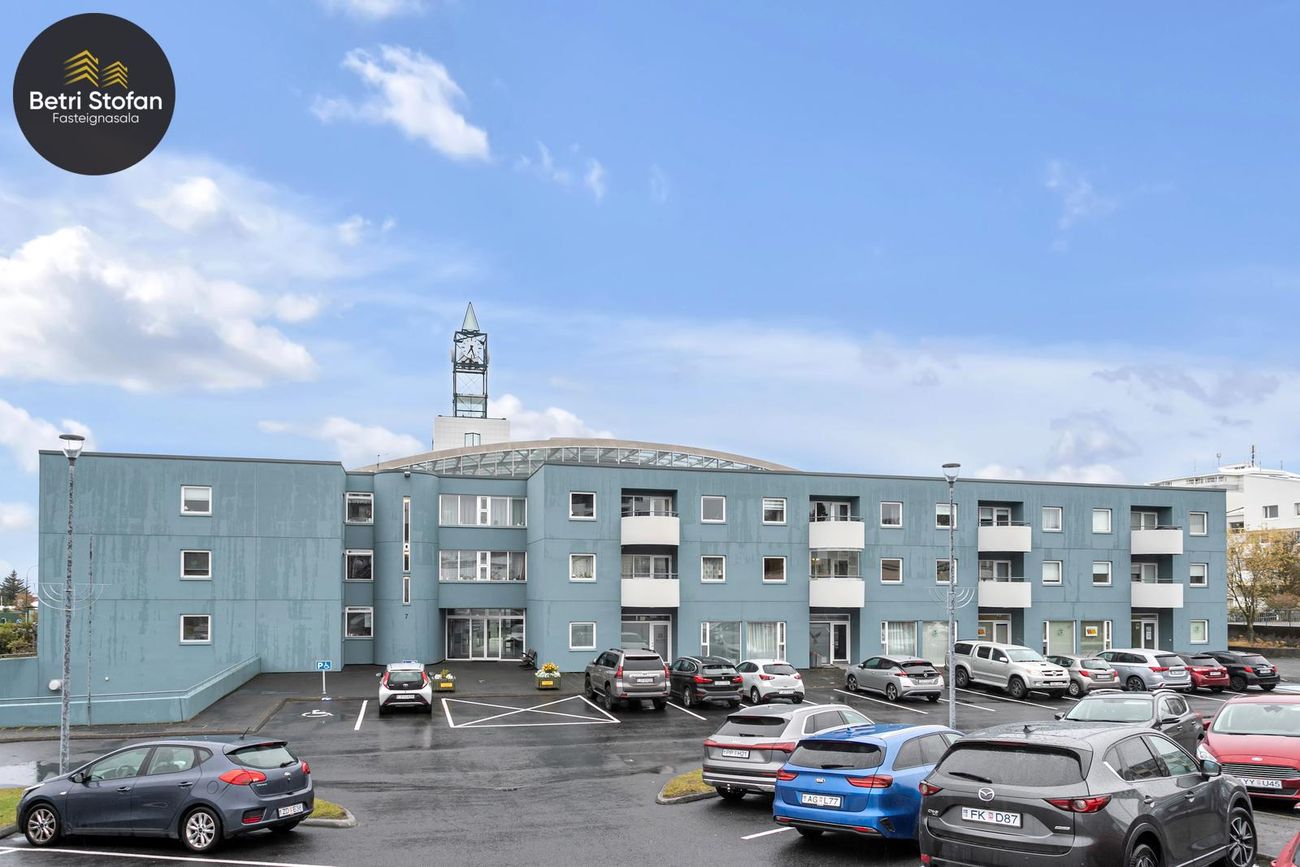 Garðatorg 7, 210 Garðabær