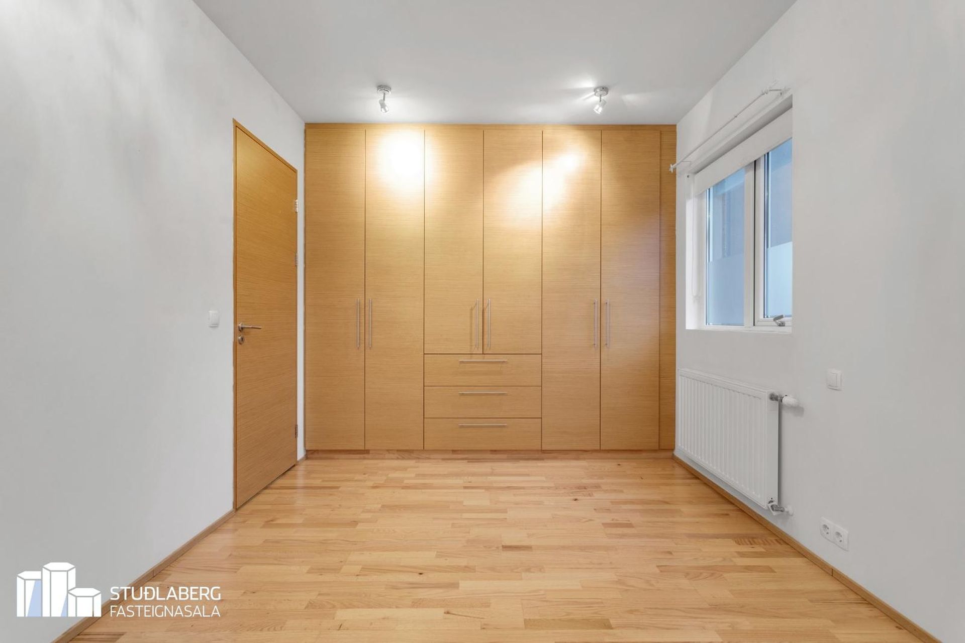 Krossmói 5, 260 Reykjanesbær