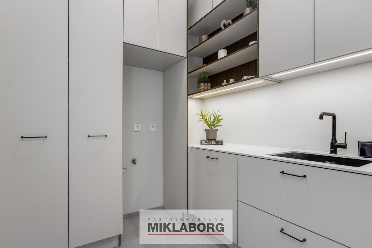 Hafnarbraut 10B, 200 Kópavogur