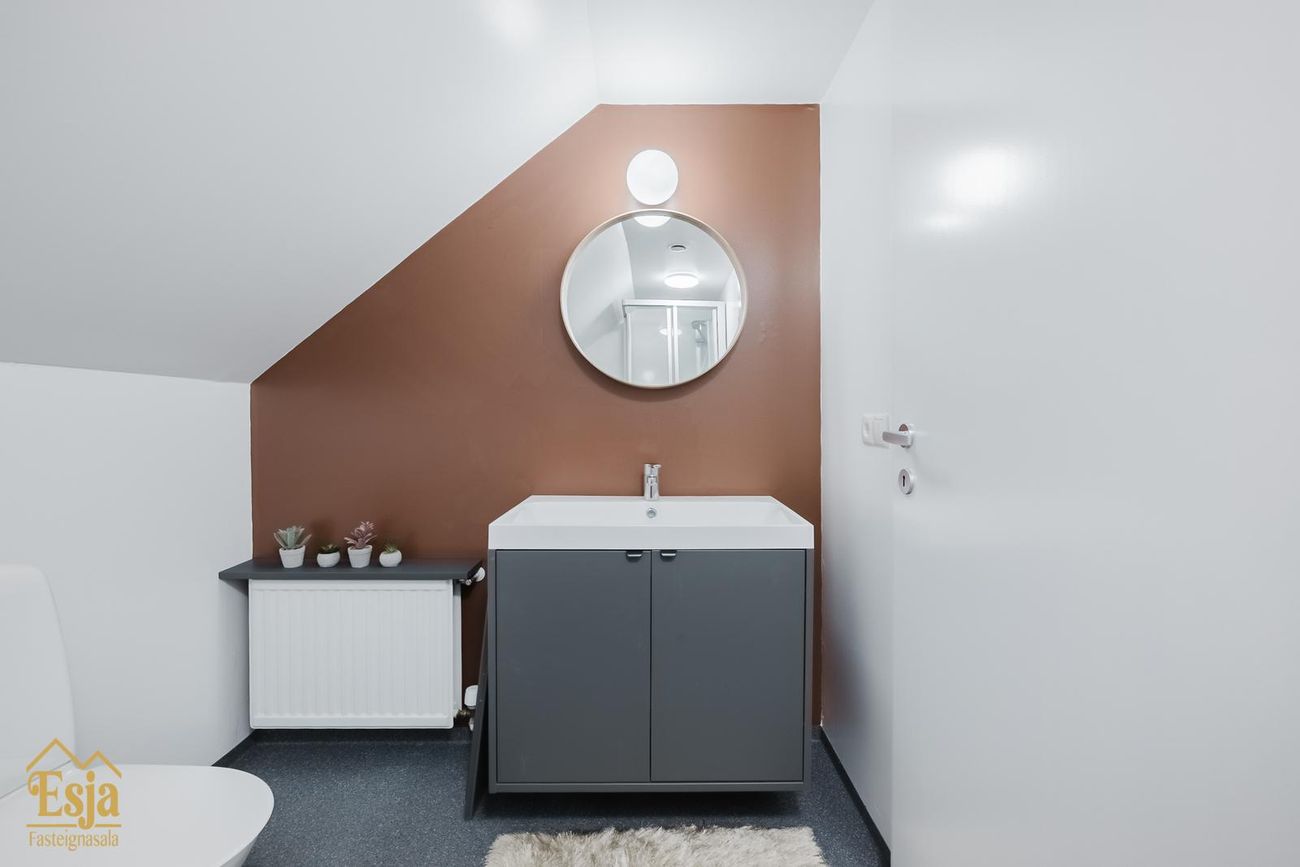 Hverfisgata 83, 101 Reykjavík