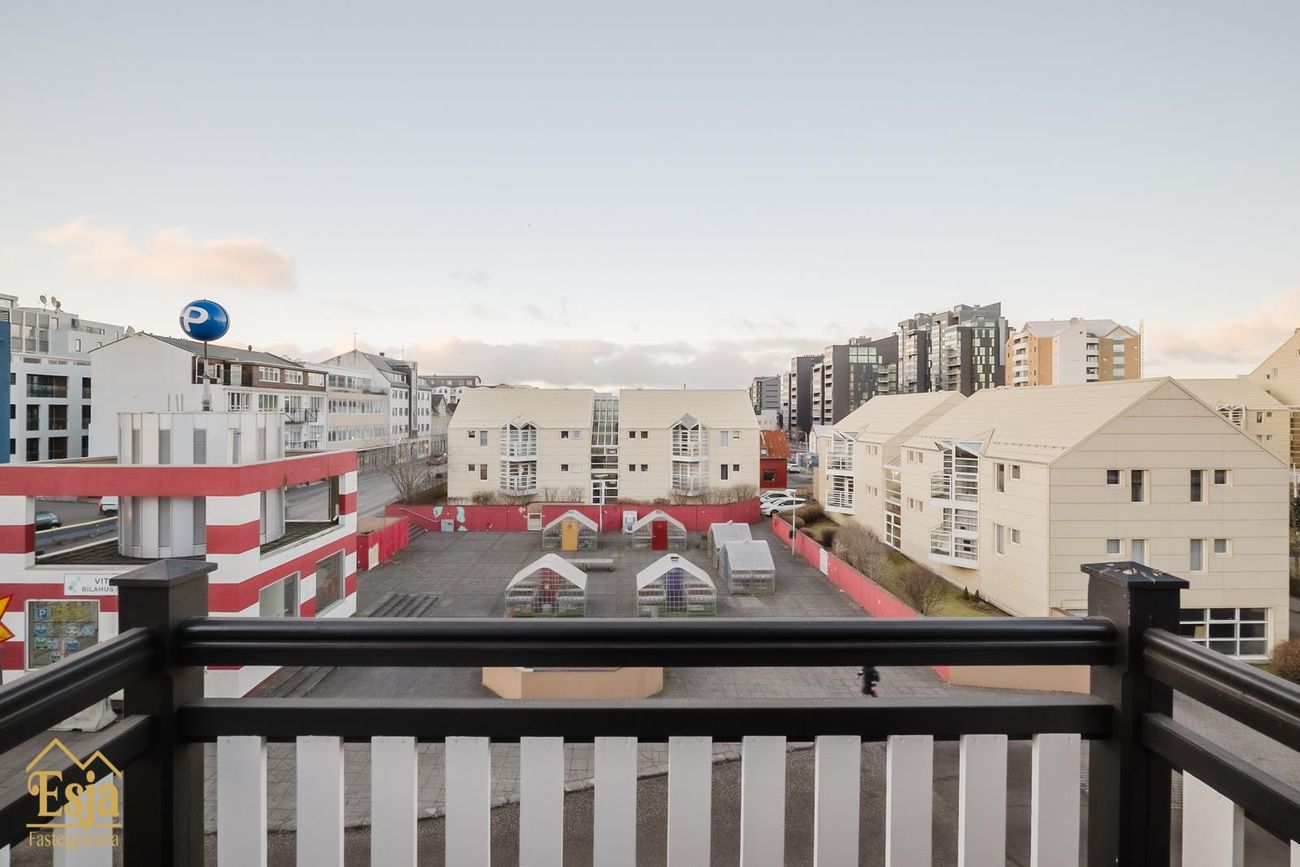 Hverfisgata 83, 101 Reykjavík