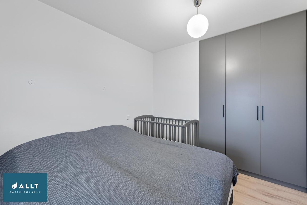 Dalsbraut 24, 260 Reykjanesbær