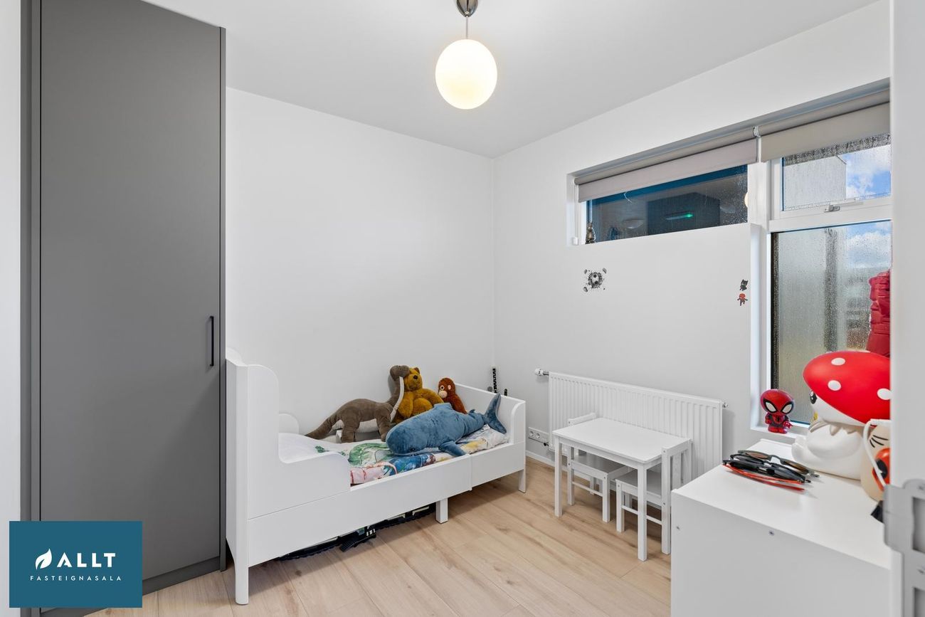 Dalsbraut 24, 260 Reykjanesbær