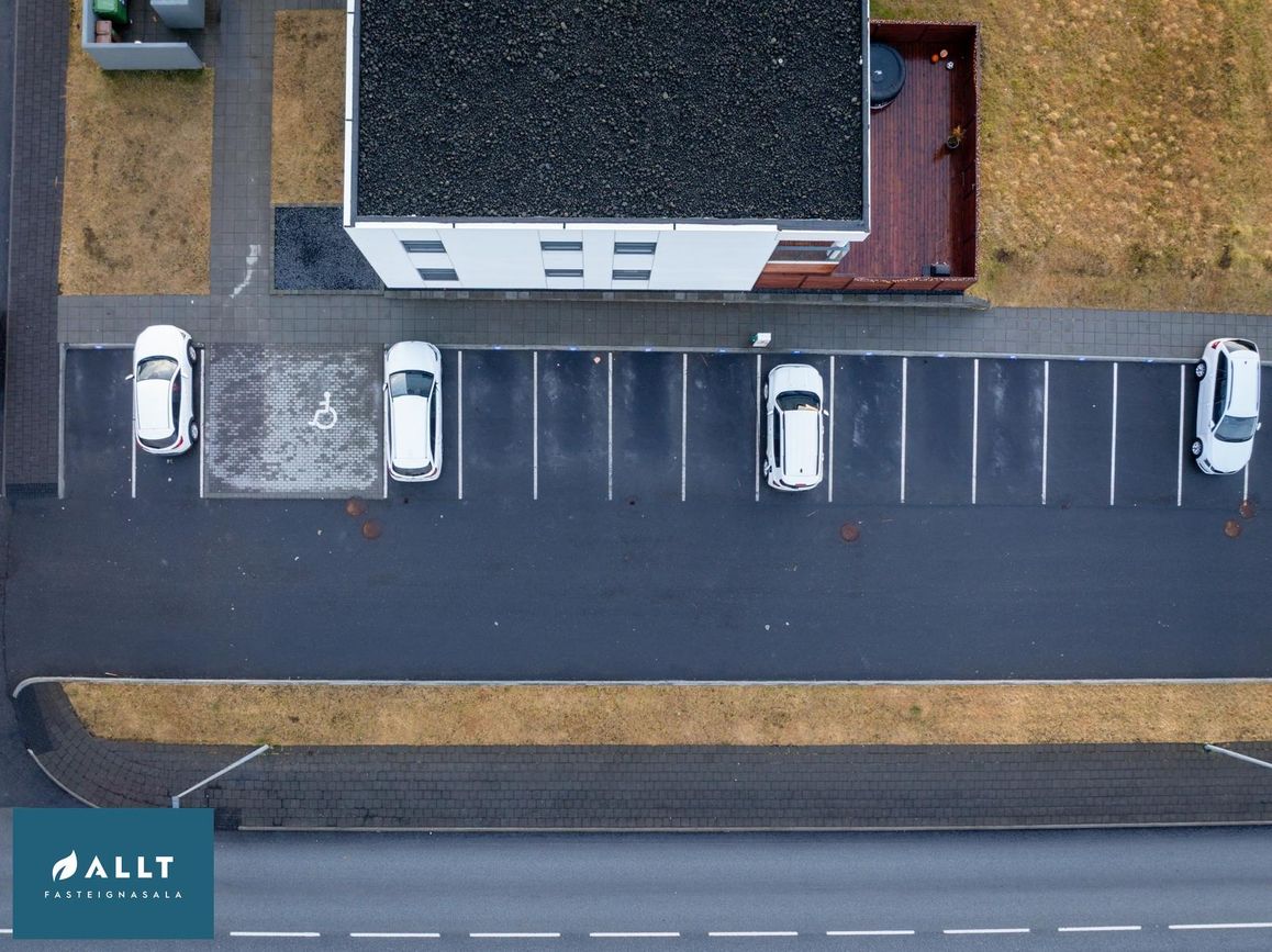 Dalsbraut 24, 260 Reykjanesbær
