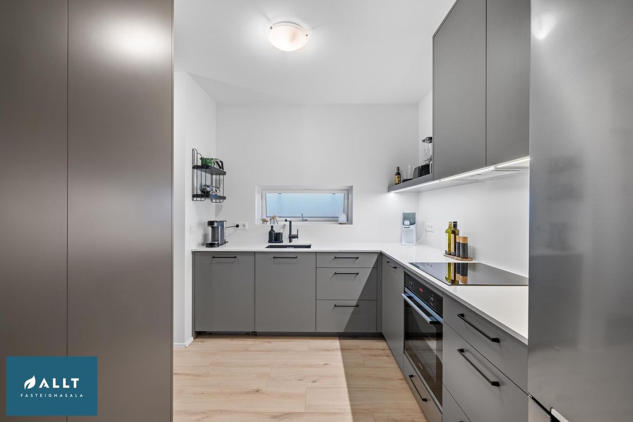 Dalsbraut 24, 260 Reykjanesbær